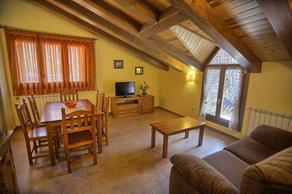 Apartamentos Casa Riu Sahun Zimmer foto